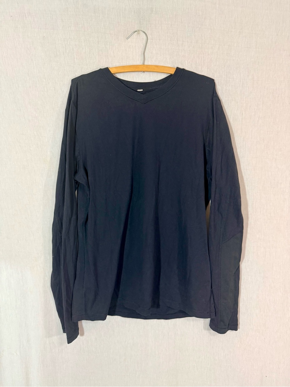Lululemon M Men's Long-Sleeve V-Neck Shirt - Black